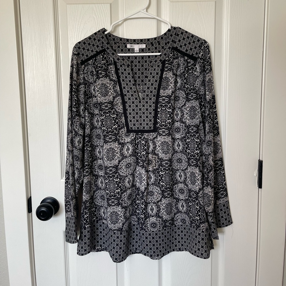 DR2 | NWOT | Black & White Peasant Blouse | Paisley Print | Size Large
